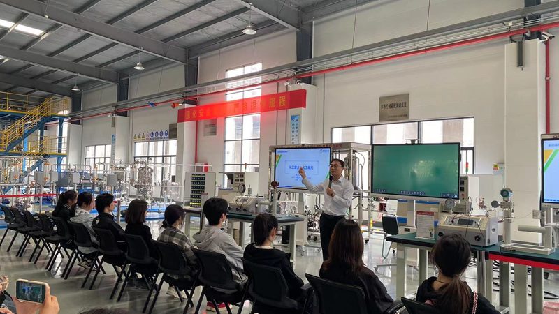 汽车发动机中的高分子材料：革新与挑战并存